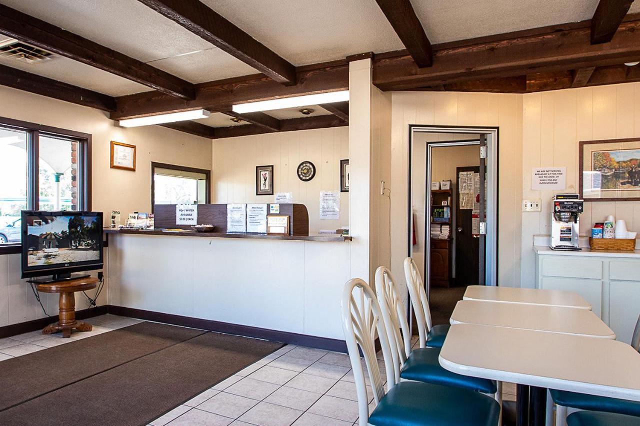 Country Squire Inn And Suites Coshocton Ngoại thất bức ảnh