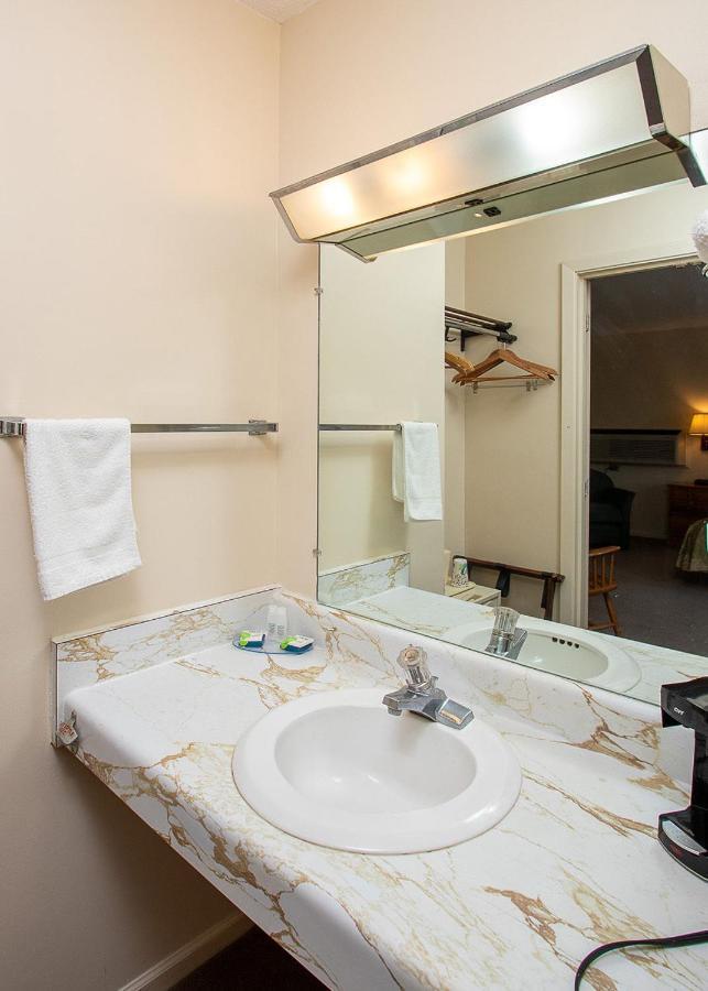 Country Squire Inn And Suites Coshocton Ngoại thất bức ảnh