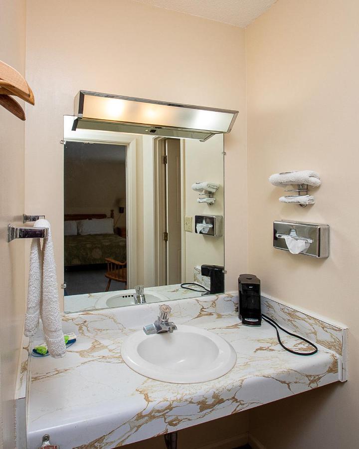 Country Squire Inn And Suites Coshocton Ngoại thất bức ảnh